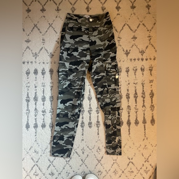 Revolve pants - Picture 3 of 4